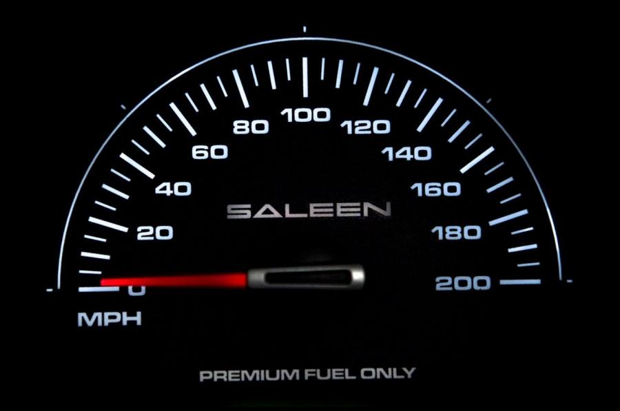 Панель приборов Saleen SA25 Sterling Edition 2008 года  (фото 16 из 17)